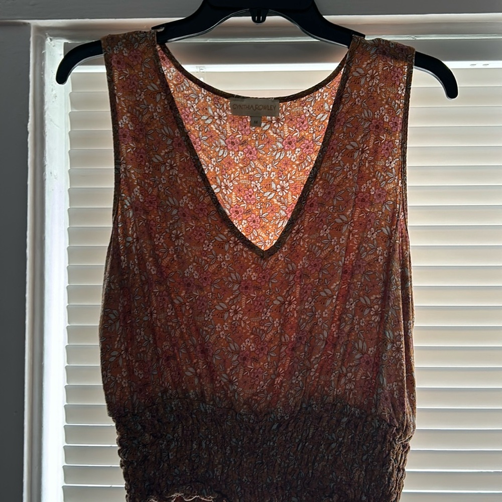 Cynthia Rowley flowered elastic bottom tank 
Size M